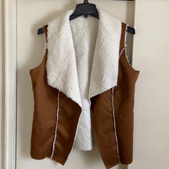 Jackets & Blazers - NWOT - Faux shearling / suede vest